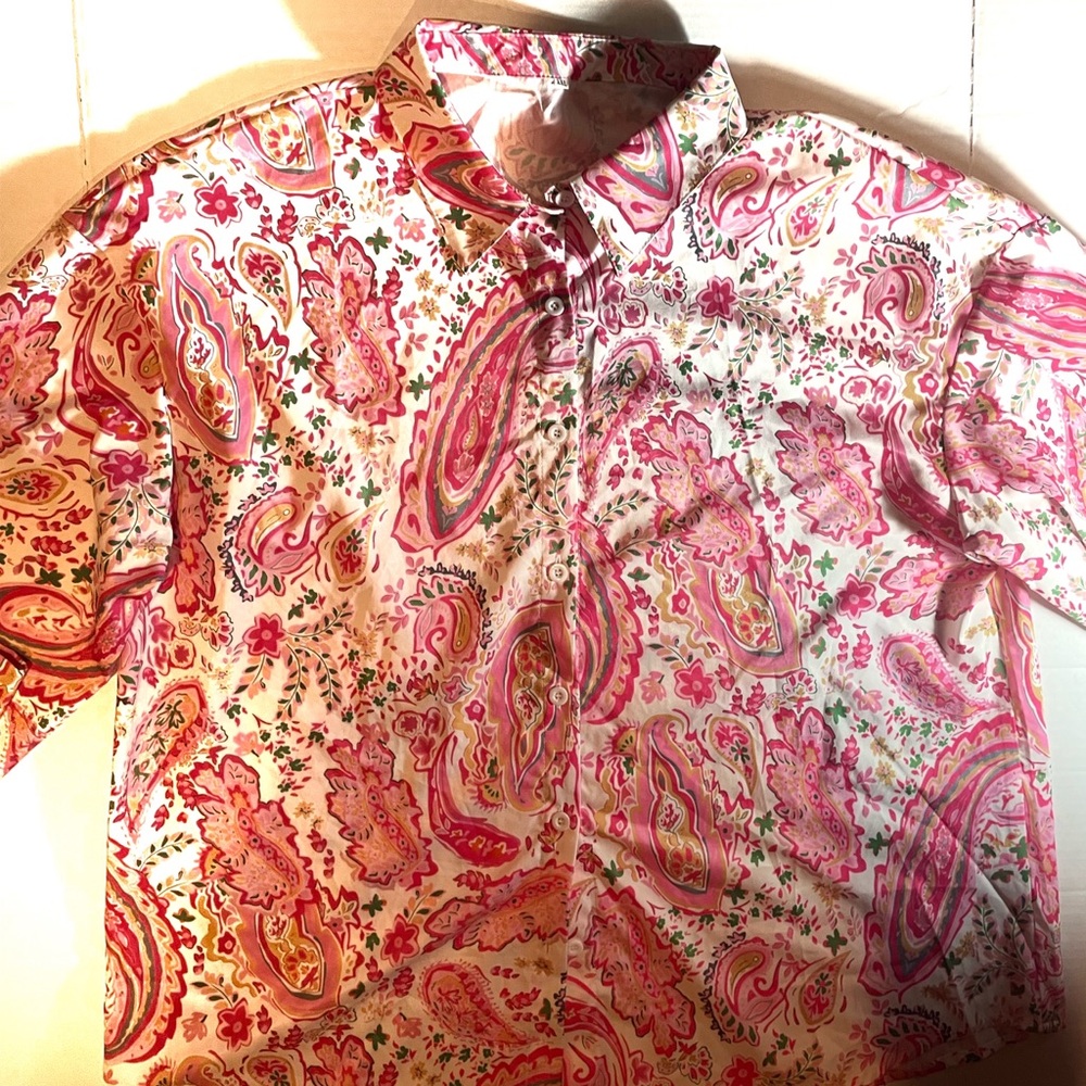 Vibrant multicolored Pink Paisley button up blouse.  HOT DEAL Like new - Picture 9 of 10